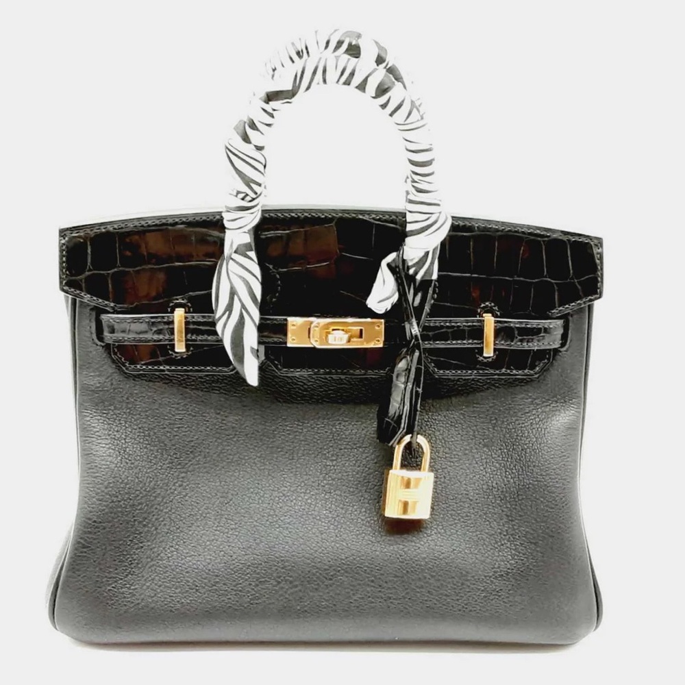 Hermes Birkin 25 Black Crocodile Leather
Rose Gold Hardware Handbag